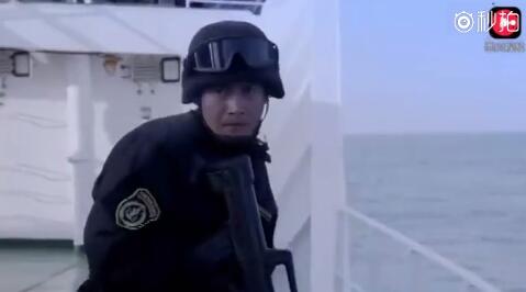 中国海军占领制高点，打的海盗落荒而逃