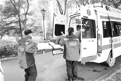 湖北省水上紧急医学救援医院举行首次大型应急救援演练