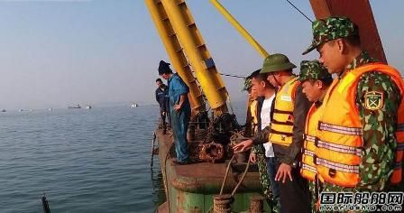 越南下龙湾驳船与游船相撞中国游客获救