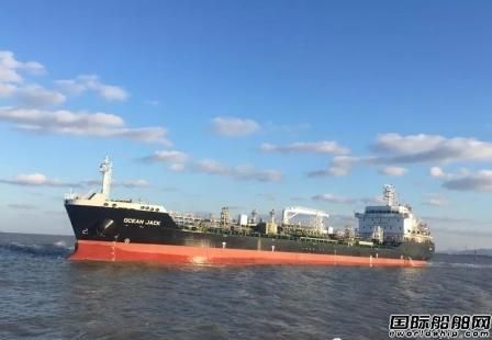 威海三进船业1.1万吨油化船完成试航