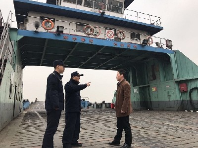 泰州海事局滨江处督促汽渡做好恶劣天气安全工作