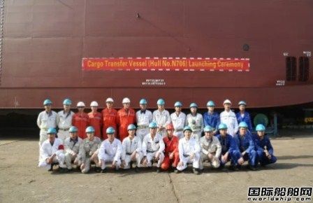 广东中远海运重工全球首型深海原油中转船下水