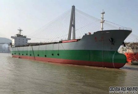 东南造船一艘20500载重吨散货船下水