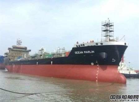 威海三进船业1.1万吨油化船下水
