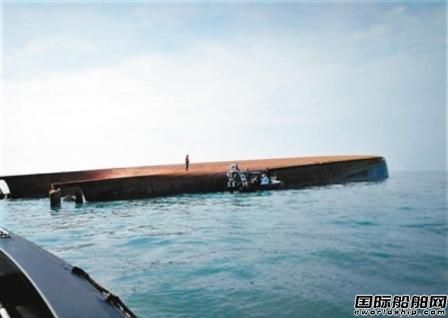 挖沙船马来西亚海域翻船12名中国船员失踪
