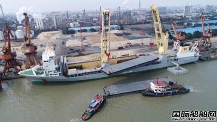 达门11艘新建趸船从上海运往荷兰