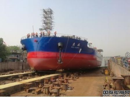 江东船厂为舟山冠全海运建造散货船下水