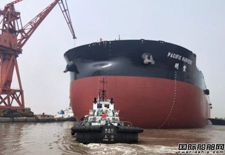 外高桥造船第二艘40万吨矿砂船出坞