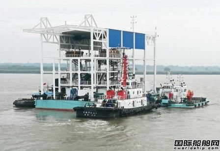 镇江船厂建造国内首艘大型采矿船出厂