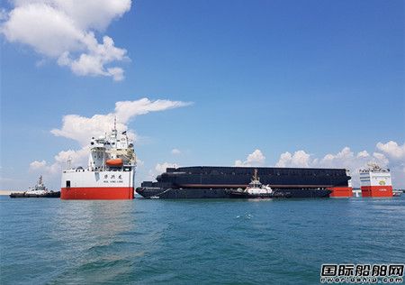 12000吨抬浮力打捞工程船“华兴龙”轮首航