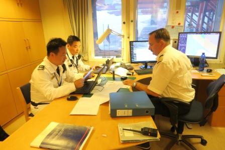 海事部门对洋山港首艘入青外国籍船舶开展保安专项检查