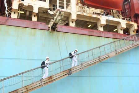 海事部门对洋山港首艘入青外国籍船舶开展保安专项检查