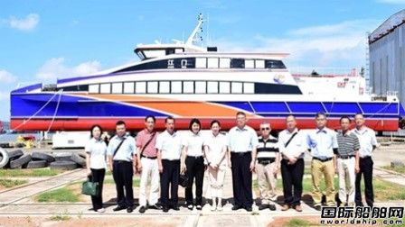 宏深船厂建造“江门”号高速客船成功下水