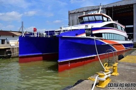 宏深船厂建造“江门”号高速客船成功下水