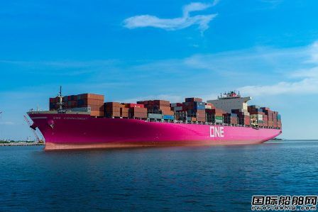 ONE首艘粉红色集装箱船首航