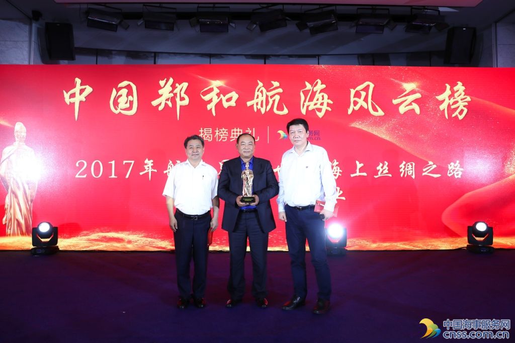 上榜企业代表与揭榜嘉宾合影