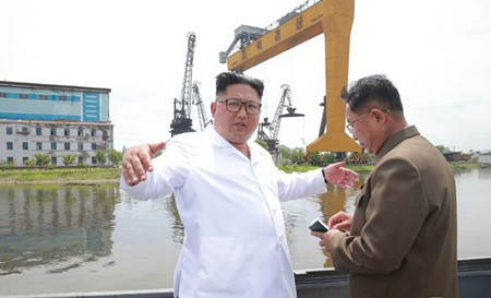 金正恩视察造船厂要求进一步发展朝鲜船舶工业