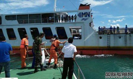 印尼两艘渡轮相撞致一船受损进水