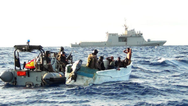 国际海事局:上半年海盗扣押船员人质102人!