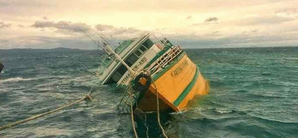 又有菲商船搁浅，马来西亚海事执法机构救出10人