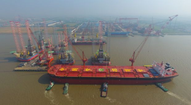 招商局重工（江苏）有限公司首艘40万吨矿砂船命名交船