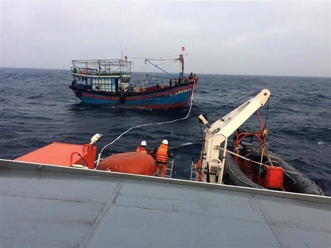 中国香港籍货轮遇险 越南成功搜救一名中国船员