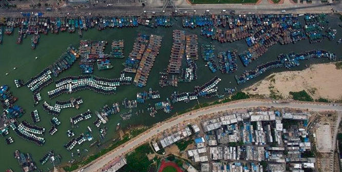 Typhoon halts ferry services in south China strait