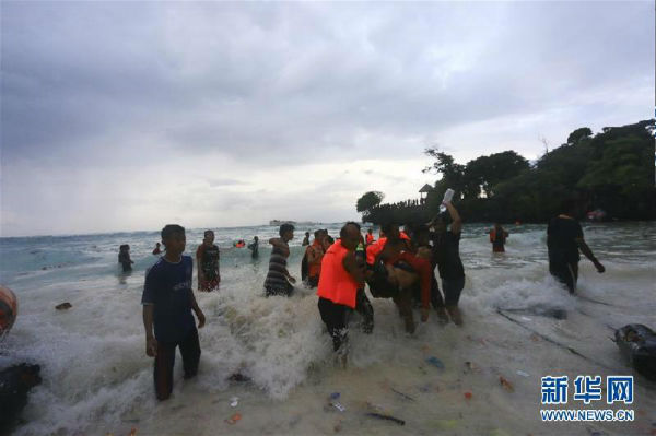 印尼渡轮起火并沉没致10人死亡 126人获救