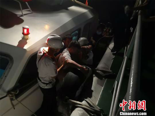 广东湛江两船员被困密闭舱昏迷1人获救1人死亡