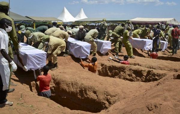 坦桑尼亚为224名沉船遇难者举行葬礼 幸存者仍在寻亲人