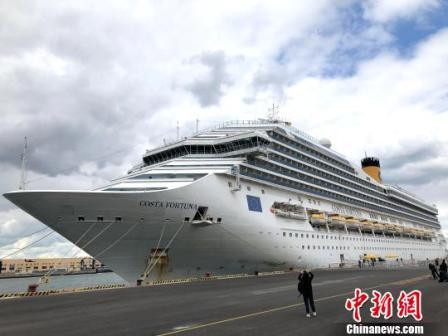 大连港首迎10万吨级邮轮歌诗达“幸运号”