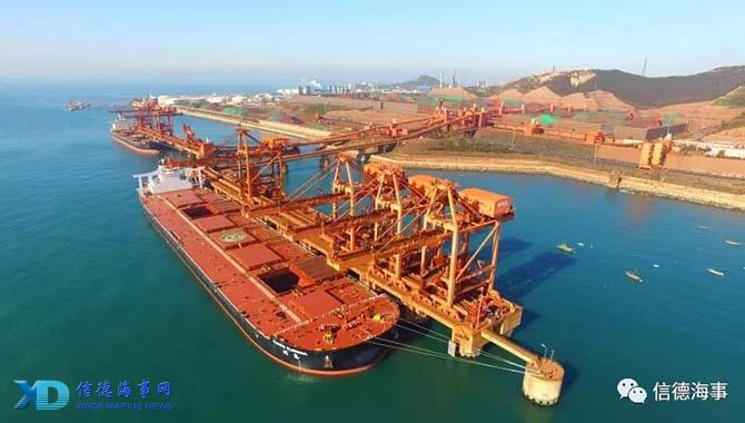 大连港首次成功为40万吨矿石船连接岸电