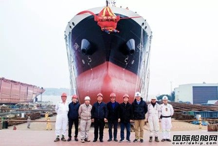 马尾造船一艘11000吨油化船顺利下水