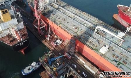 土耳其船厂一艘油船爆炸2人死亡10人受伤