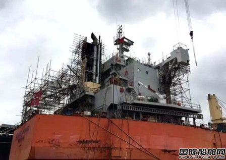 上海中远海运重工两艘船安装脱硫塔工程完工