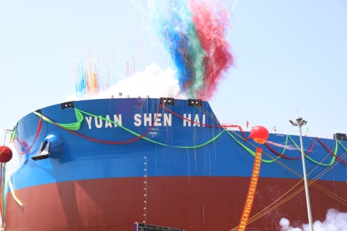 中远海运40万吨超大型矿砂船“远神海”命名仪式在扬州举行