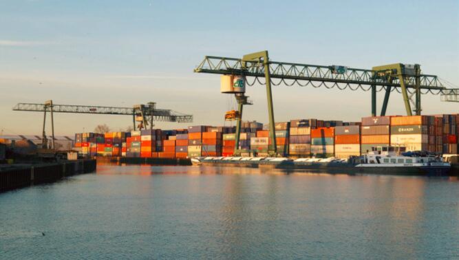 Guangzhou port signs bevy of agreements