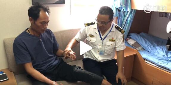 三亚海事局成功救助遇险渔民
