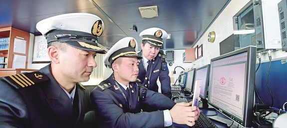 深圳海事签发国内首张船员电子证书
