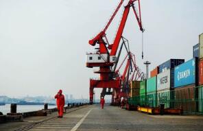 货物在堆场码头因为台风等引发潮水受损，港口要赔钱吗？