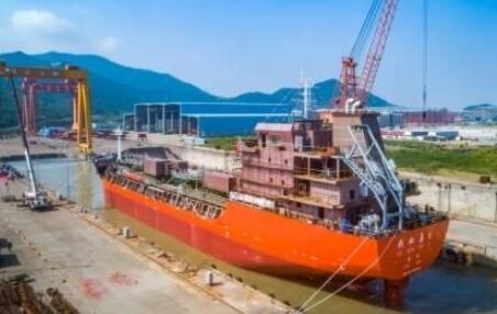 新乐造船一艘5500吨化学品成品油船下水