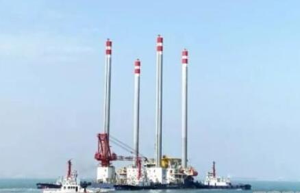 武汉船机两座自升式海工辅助平台同时发运