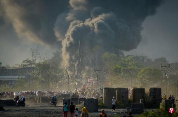 印尼国家石油公司一石油管道着火 一人丧命