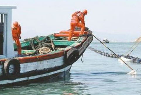 渔船在湄洲湾海域触礁 6名船员获救安全脱险