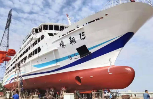 湖南省最大沿海豪华客船在湘船重工下水