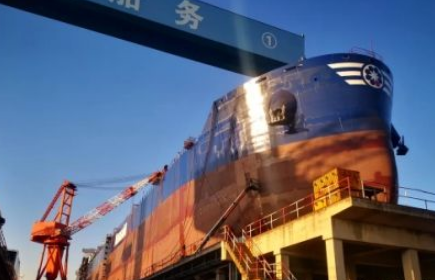 舟山中远海运重工首次实现新造项目船台阶段发电机动车