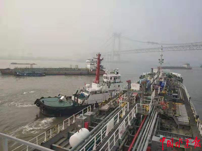 船舶失控冲向大桥 长江引航成功处置险情