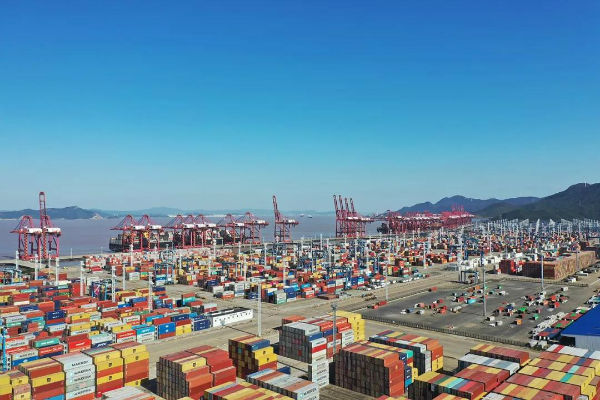 宁波舟山港年货物吞吐量首破“11”亿吨