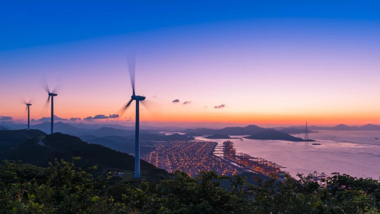 上港集团拟37亿元认购宁波舟山港股份，两大港口实现交叉持股