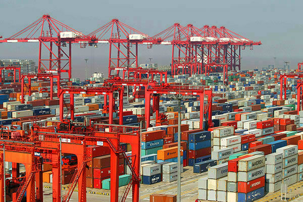 上海港逐渐恢复繁忙 陆路进港的出口集装箱数量达到正常水平